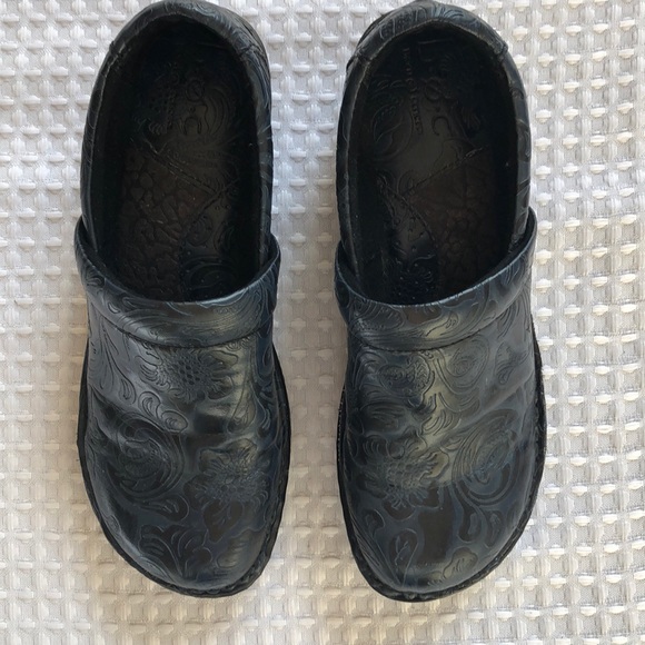 b.ø.c. Peggy Slip-On Embossed Clog - Picture 4 of 12